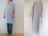 薄グレーリネン　Vネック後あきボタンいっぱいチュニOP