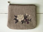 クロスステッチ花刺繍のミニポーチ　茶の画像