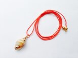 gold dipped shell necklaceの画像