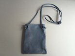 flat shoulder bag (blue)の画像