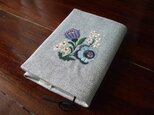 花刺繍の文庫本ブックカバー　グレーの画像