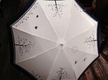 手描き日傘(晴雨兼用)  木と鳥(白)の画像