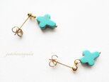 ターコイズのクロス型ピアス◆【イヤリング変更可】