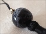 ガラスの根付/墨流しの画像