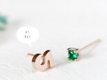 数字＆5月 誕生石 エメラルド スタッド ピアス シルバー925