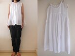 白リネン　たっぷりギャザー　ノースリーブプル