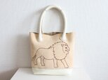 やぎ革の手縫いのトートバック　/　ライオン
