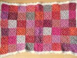 メリノウールのモチーフ編みのひざ掛け・赤ピンク☆4823の画像
