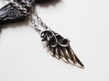 唐草と羽のペンダントトップ