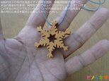 樹齢約800年の木材で作った 雪の華のペンダント その7の画像