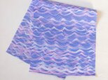 13×30cm 絹手染ハギレ（波・ピンク紫薄青）の画像