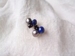 送料無料　three stones スタッドピアス … ラピス