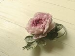 布の花　アンティークピンクのつる薔薇のコサージュの画像