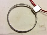 再販 silver950 大きめ輪っかの細い革紐のネックレスの画像