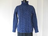 紺ツィードの模様編みセーターの画像