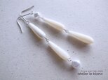 simple white #11 ~マザーオブパールのロングピアス