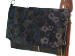 青い花刺繍×メタリックデニムの２wayバッグの画像