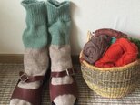 手編みの靴下　薄茶×グレーグリーンの画像