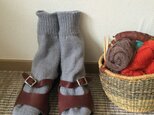 手編みの靴下　薄いグレーの画像