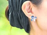 アジサイ【M/藍染】ミドルサイズのピアス 14kgf（イヤリング可）
