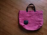 ローズピンクの裂き織りバッグの画像