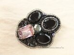 フェザー風ビーズ刺繍ブローチ（K0369)