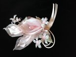 カラーと桜草のコサージュ