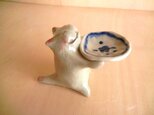 お皿を持つ猫(お香たて)　白猫の画像