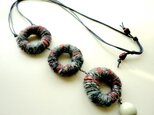 FELT NECKLACE BLUE×RED