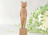 木彫りの歩く猫　置物　オブジェ　の画像