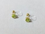 宝石質ペリドットの一粒イヤリング（4ミリ）