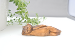 木彫り涅槃猫　置物　オブジェ　人形の画像