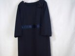 「I様専用」ウール、コサージュ付紺のワンピース
