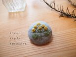 floret broche tamagoiroの画像