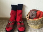 手編みの靴下  赤の画像