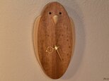 楕円のマホガニーに檜でくちばしと羽を付けたインコの掛け時計【クオーツ時計】の画像