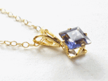 Square Purple-Blue Iolite ネックレスの画像