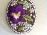 楕円型刺繡ブローチ　パンジー濃い紫の画像