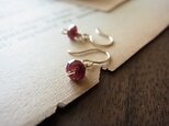 ”minimum”14kgf delicate garnet pierceの画像