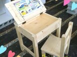 レトロ風キッズ机と椅子のセットの画像
