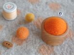 羊毛ピンクッション（針山）オレンジ色の画像