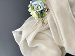 バラのコサージュ&ヘアアクセサリー　サックス色の画像
