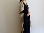 くるみ染め 軽いウールのストールの画像