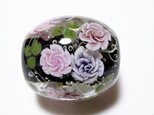 薔薇のとんぼ玉の画像