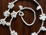 手編みのネックレス ブレスレット オフホワイトの画像