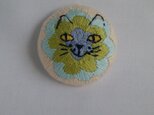 花の猫1 くるみボタン ブローチやヘアゴムにの画像
