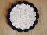 リボン糸の花型コースター*生成り×黒の画像