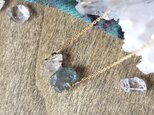 原石のブルージルコンとダイヤモンドクォーツのネックレスの画像