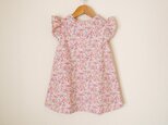ピンクの花柄のフリル袖ワンピース（100cm）