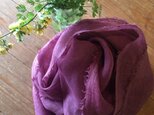 草木染め染めリネンガーゼストール（ログウッド、紫色）の画像